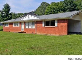 15 Cavalier Dr, Waynesville, NC 28786