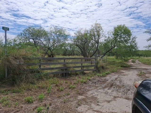 2nd image of 252 Mission River Oaks Rd