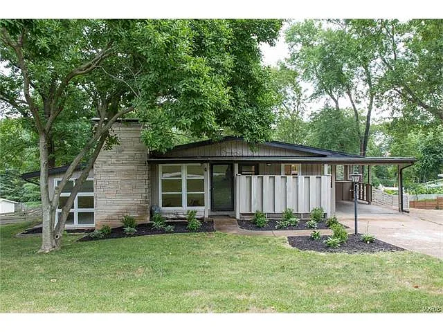 6 Mandalay Dr photo 1