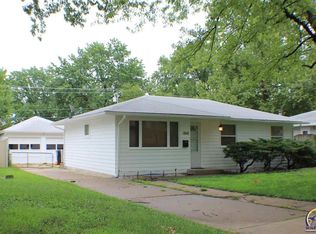 1916 SW Meadow Ln, Topeka, KS 66604