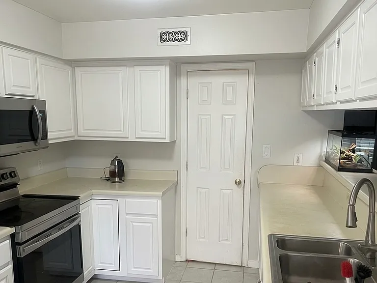 2733 Inglewood Ln — Photo 7