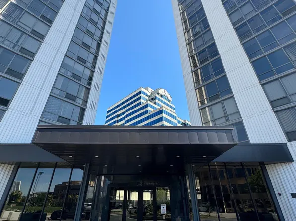 123 SW Jefferson Ave #E8e, Peoria, IL 61602