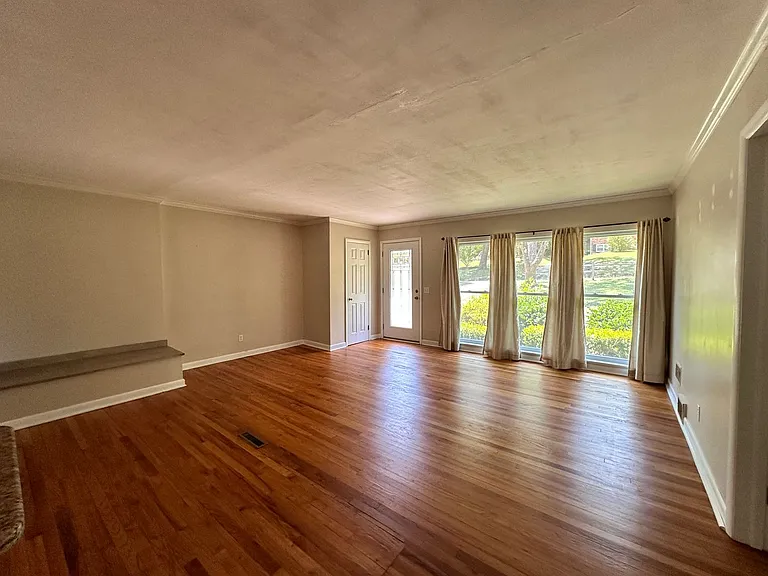 3221 Foxhall Rd — Photo 11