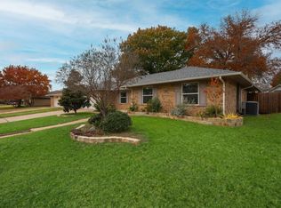 1205 Clover Hill Rd, Mansfield, TX 76063