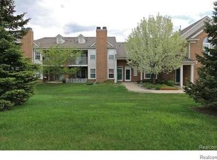 42897 Richmond Dr, Sterling Heights, MI
