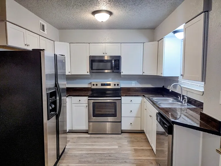 508 N Terry St #502 — Photo 7