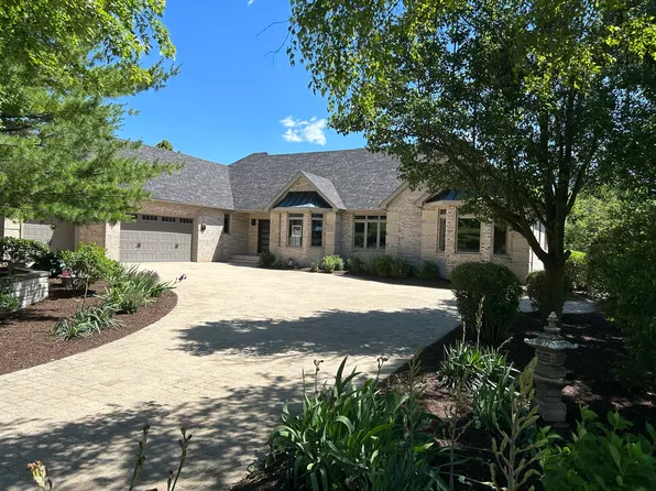 6N341 Prairie Valley Dr, Saint Charles, IL 60175