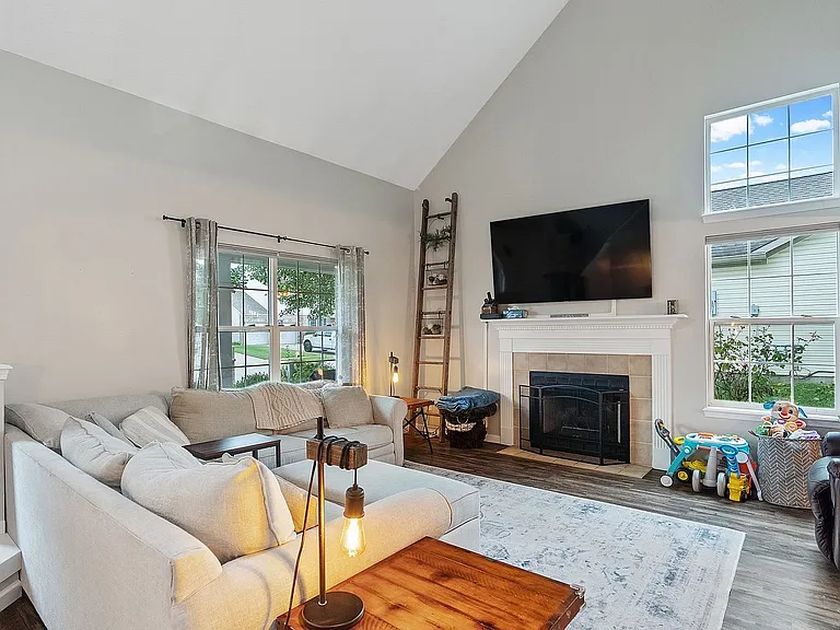 3397 Yorkshire Dr — Photo 5