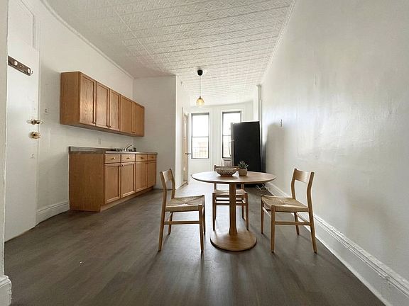 3rd image of 466 Seneca Ave APT 3L