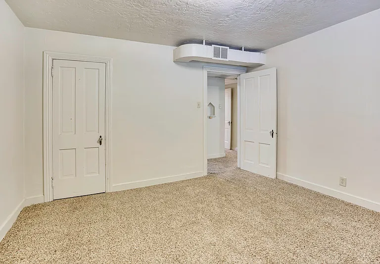 212 S 100 E — Photo 10