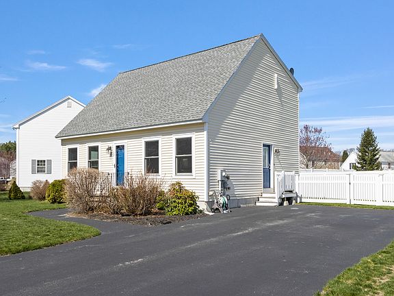 3rd image of 32 Wagner Farm Road