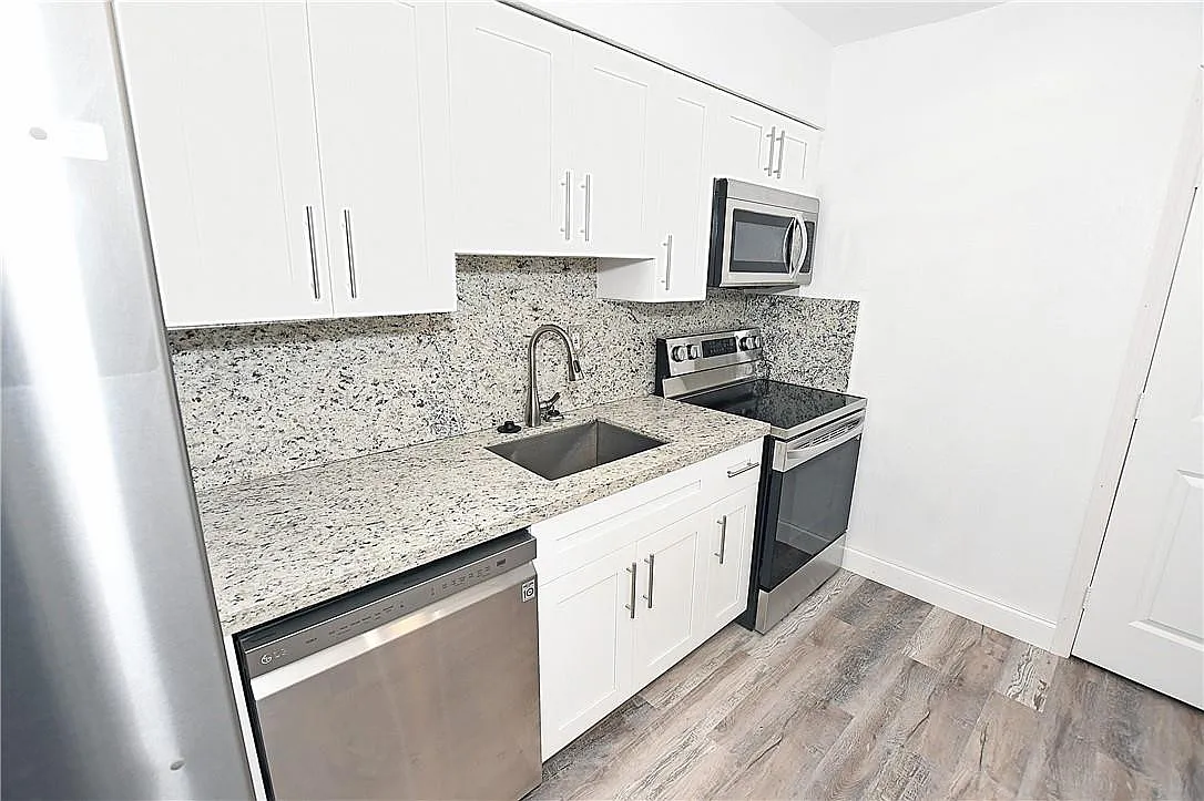 2 bed, 1.0 bath, 800 sqft, $2,600 — Photo 2