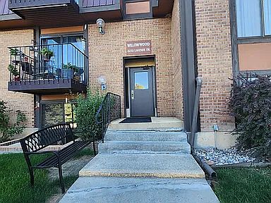 4th image of 3233 Lakeside Dr APT 202