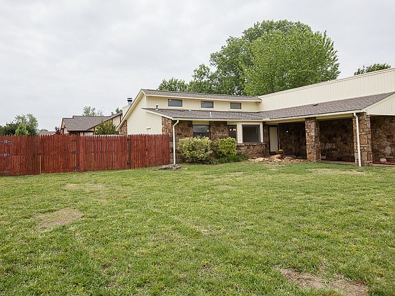 Corner lot and full privacy fence with double gate for easy boat storage.