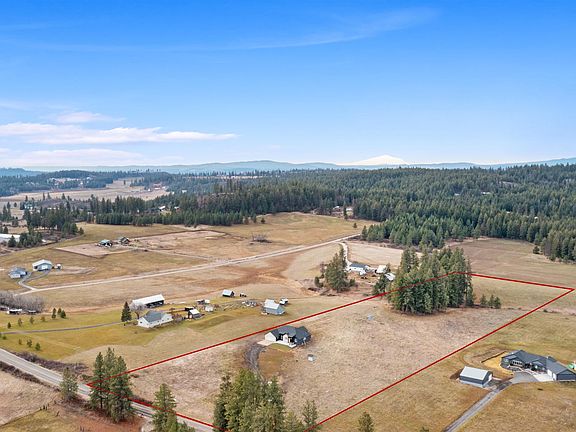 3rd image of 32609 N Elk Chattaroy Rd