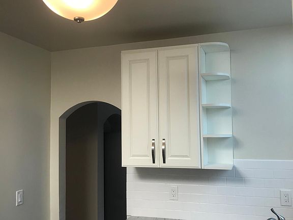 5th image of 371 Monterey Blvd
