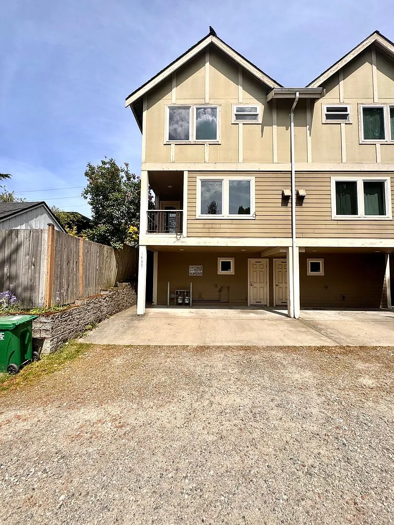 Convenient Northgate 3B Townhome — Photo 2