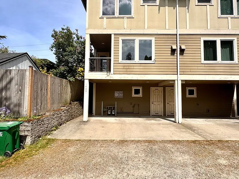 1409 N Northgate Way #A — Photo 2