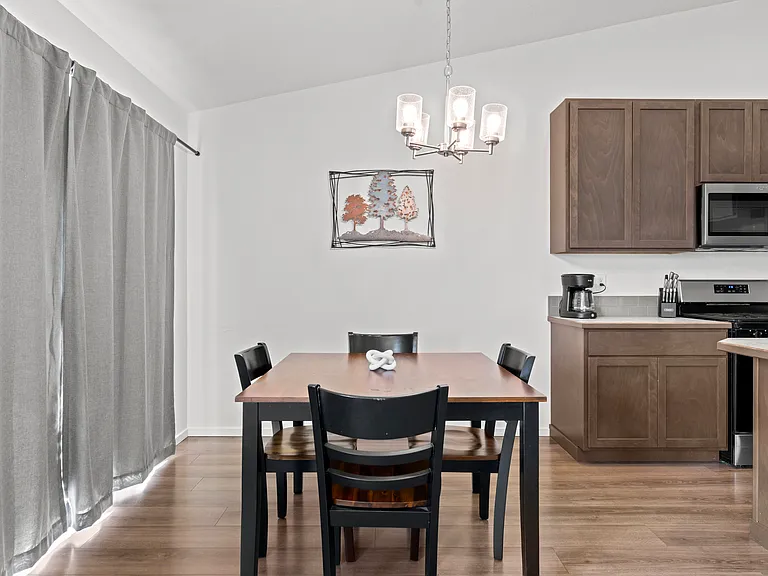 320 S Treeline St — Photo 3