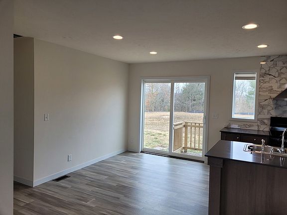 4th image of 1585 Ray Blvd #682