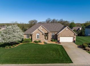 16323 Redwood Ct, Fenton, MI 48430