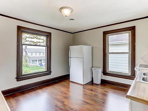 2nd image of 7 N Sutphin St Unit 2