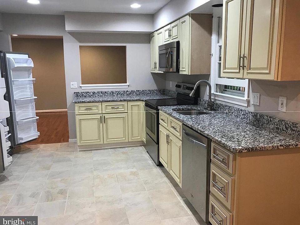 2nd image of 1648 Stowe Rd