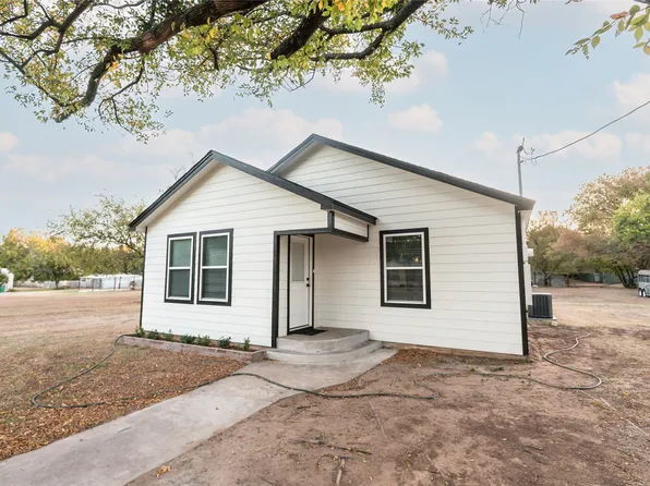 900 Fayette St, Nocona, TX 76255