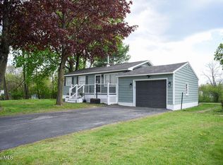3 Uncas Dr, Glenville, NY 12302