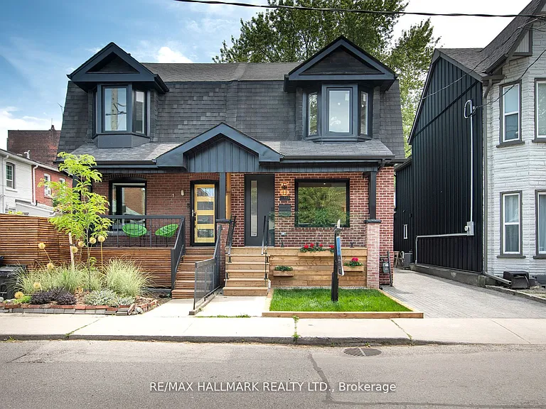 1 1/2 Delaney Cres — Photo 3