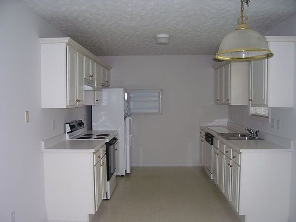 3rd image of 388 Northwoods Dr