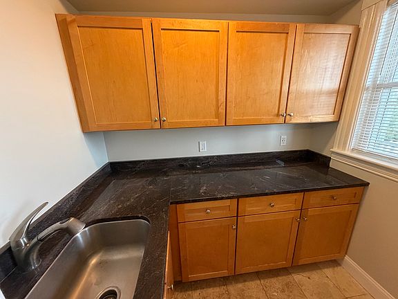 2nd image of 579 Clay St APT 2