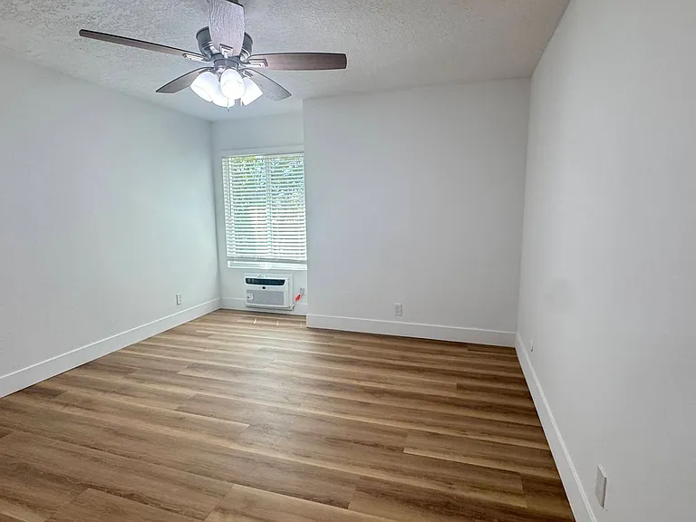 20317 Saticoy St — Photo 49