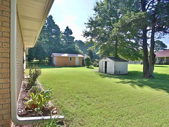5th image of 805 E Norristown Cir