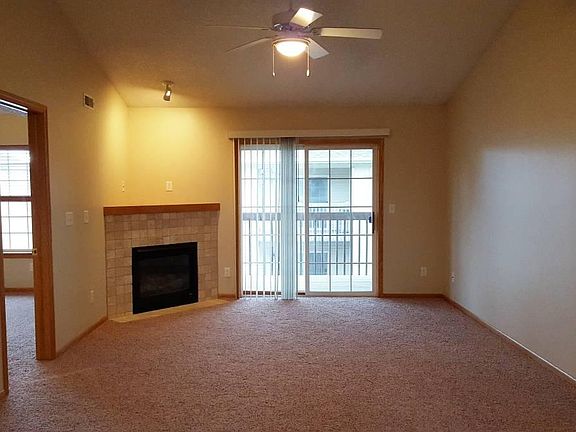 4th image of 30 Cherry Ct