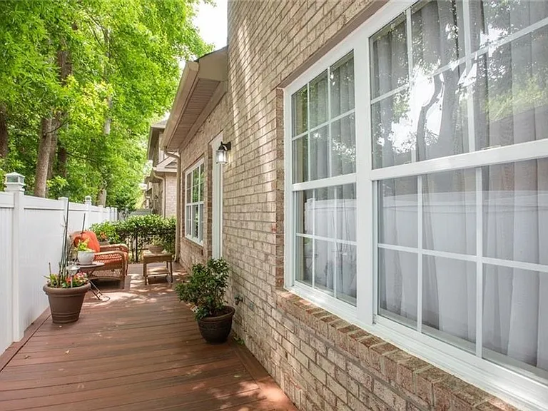 1032 Horton Pl — Photo 18