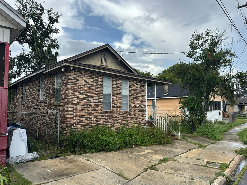 2nd image of 207 W 21st St