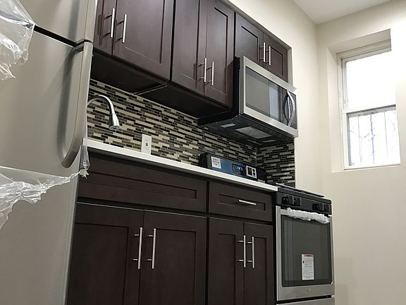3rd image of 5755 Northview Dr