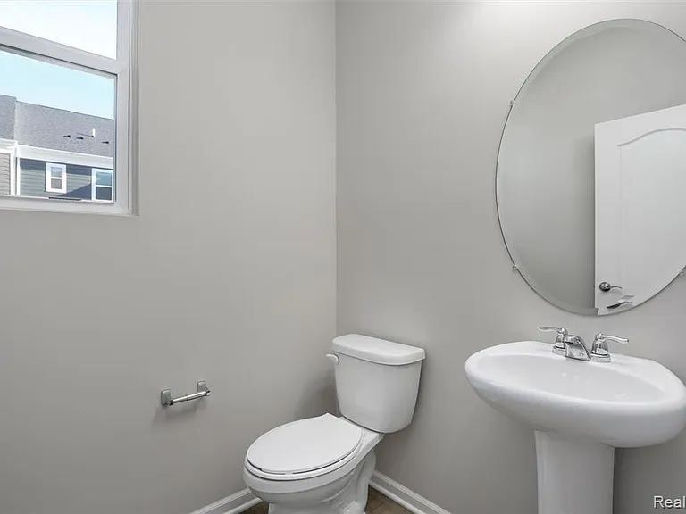 43173 Atwood Ave — Photo 11