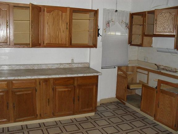 5th image of 10923 Massie Ave