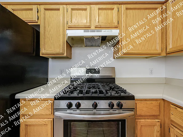 1022 W Westchester Ave — Photo 12