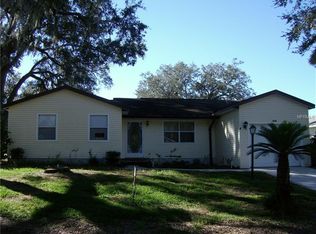 32613 Oak Park Dr, Leesburg, FL 34748