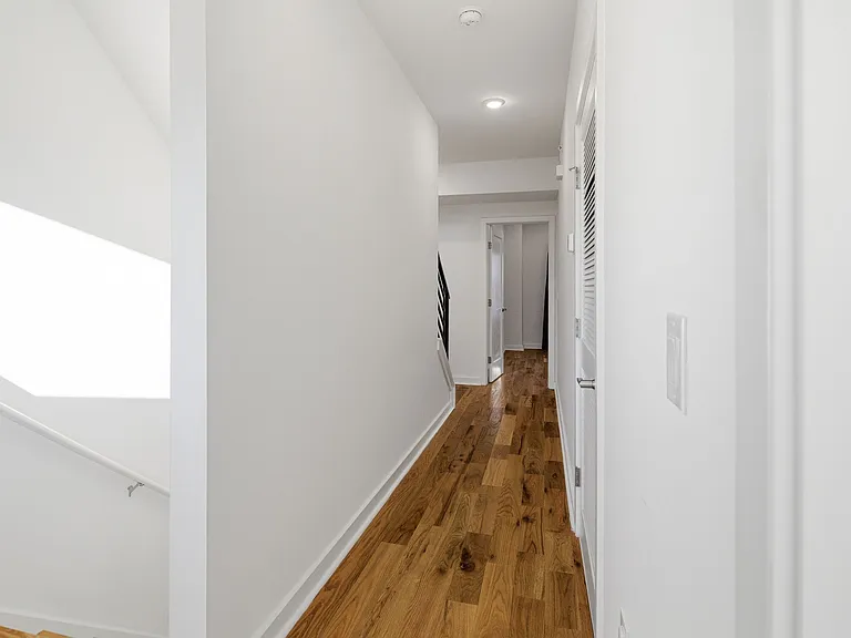 7013 Pipers Glen Way — Photo 16