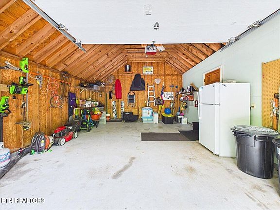 44th image of 1457 Smithfield Rd