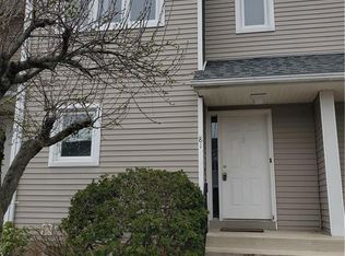 81 Oak Ridge Dr #81, Windsor Locks, CT 06096