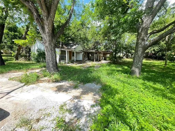 1206 Reynolds St, Goldthwaite, TX 76844