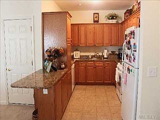 3rd image of 79 Autumn Dr