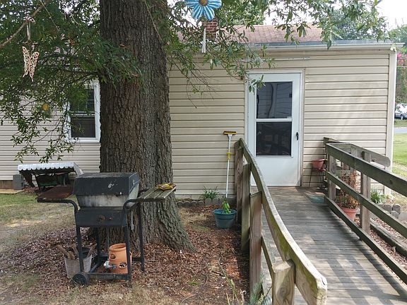 4th image of 1926 Woodside Dr