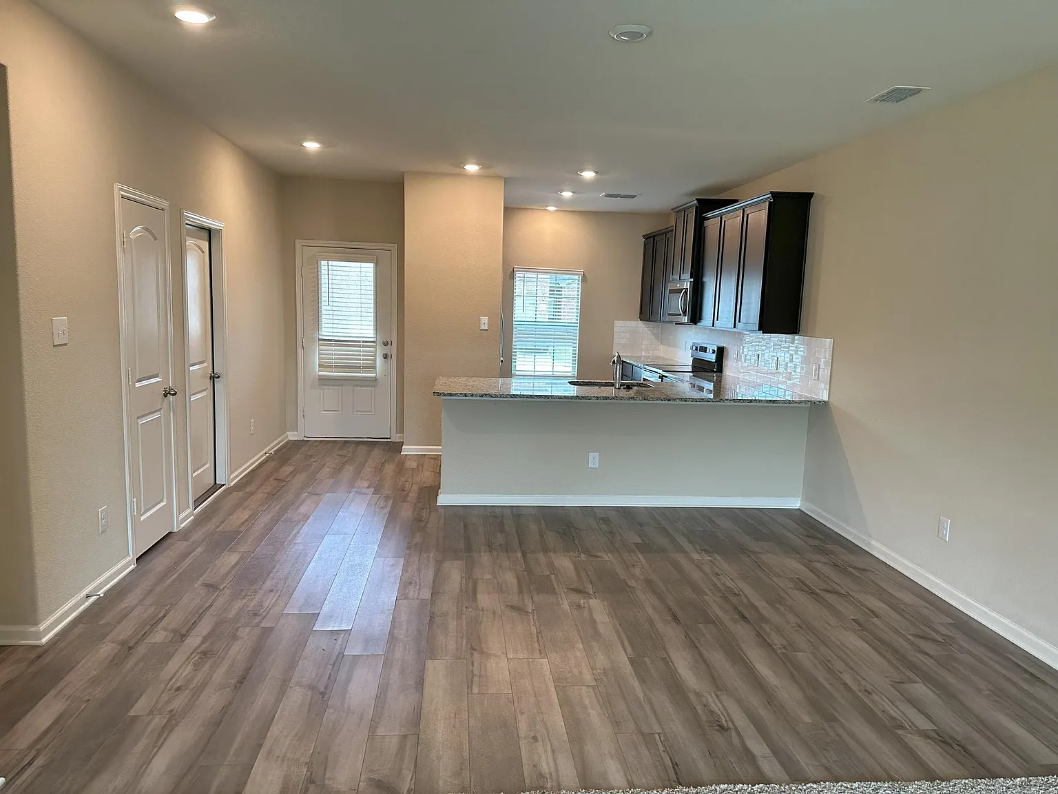 236 Elam Dr — Photo 4