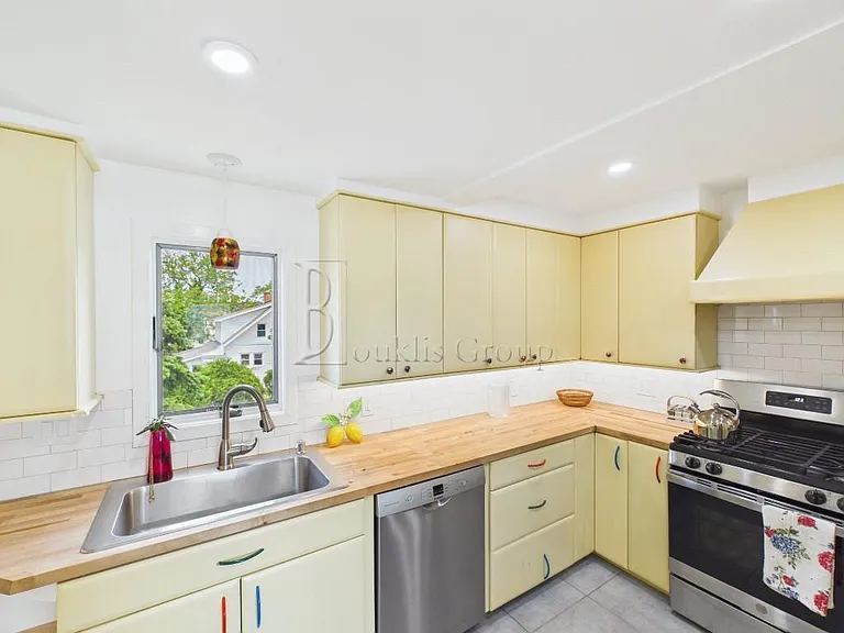 4 Cambridge Ct #1 — Photo 19